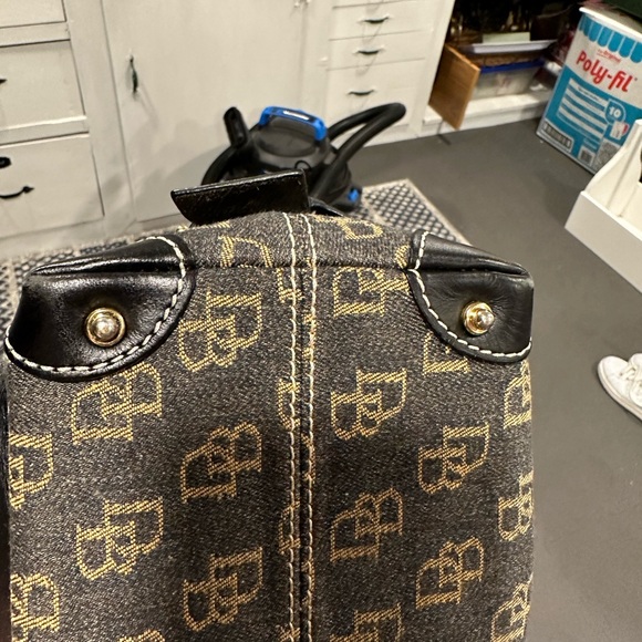 Dooney and Bourke signature satchel - Picture 5 of 6